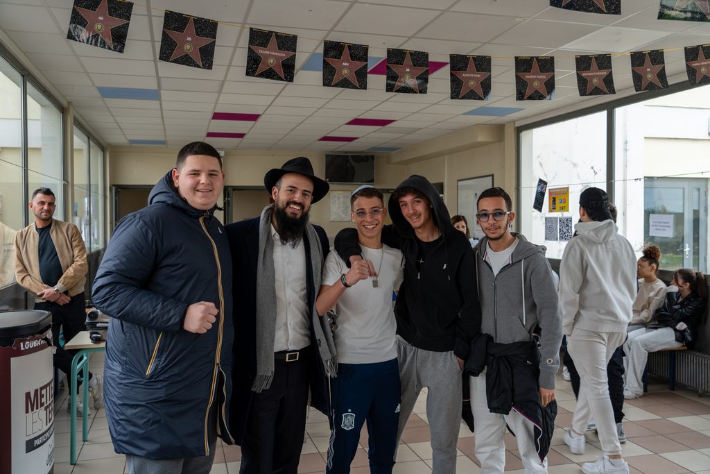 Les étudiants d'ORT Villiers-le-Bel pendant la tfila
